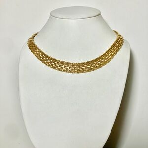 Monet signed gold tone necklace 18" vintage stunning necklace.
